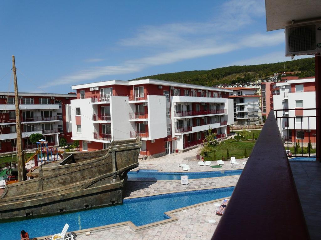 Private Apartments In Privilige Fort Beach เอเลนีเต ภายนอก รูปภาพ