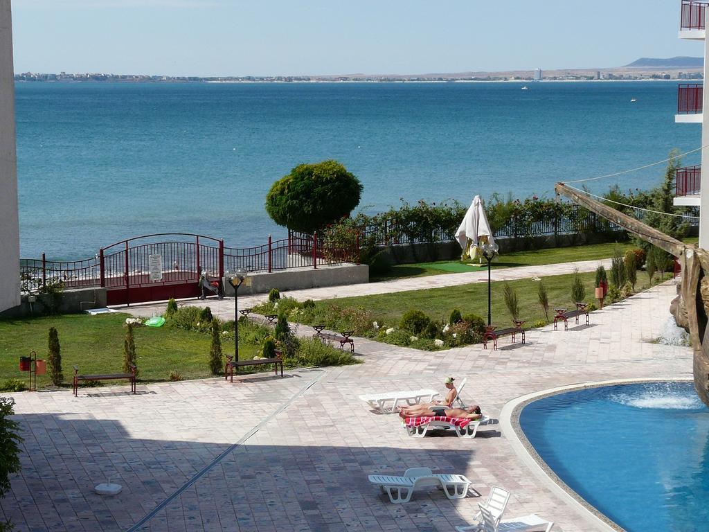 Private Apartments In Privilige Fort Beach เอเลนีเต ภายนอก รูปภาพ